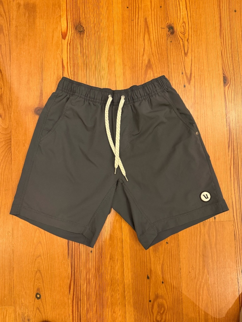 Vuori Kore Shorts 7" Fully Lined Color Charcoal Gray: Size Small Like New